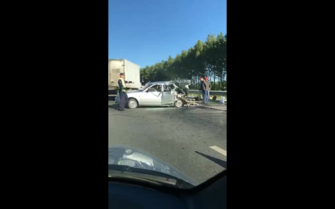 Под Пензой легковушке снесло багажник: Видео аварии