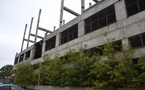 Двенадцатилетний мальчик получил травмы в недостроенном здании Пензы