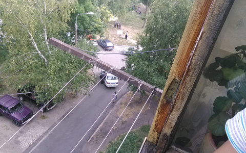 В квартире на Тепличной мужчина включил газ и заперся дома