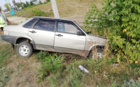 В Шемышейке "девятка" вылетела в кювет, есть пострадавший