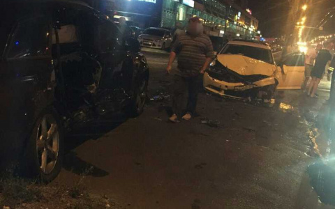 В Арбеково столкнулись Audi и Volkswagen, пострадавший в больнице