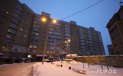 На улице Карпинского с пятого этажа выпал 16-летний подросток