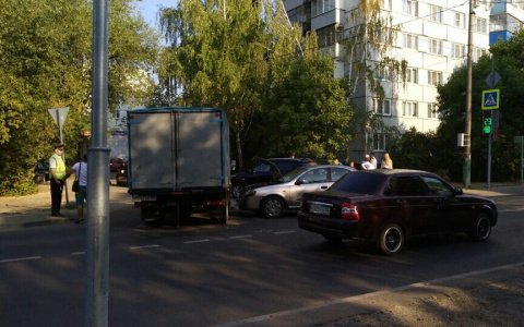 Появились подробности утренней аварии на Тарханова