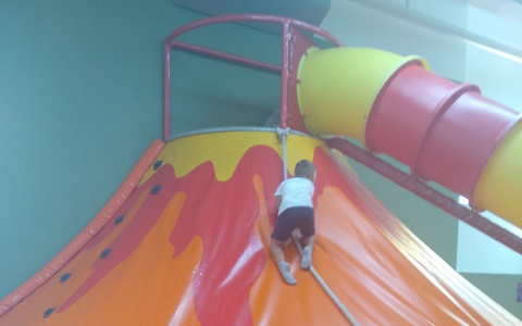 В пензенском торговом центре на ребенка рухнул трос тарзанки