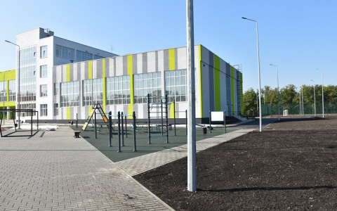 Мэр пообещал организовать парковку у нового корпуса школы №66