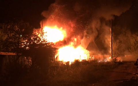 Появилось видео пожара на Саранской, где ночью погиб человек