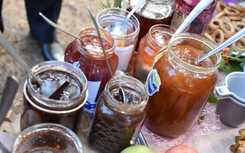 В парке Белинского горожан угощали вареньем, на сладком фестивале