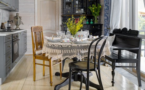 Шторы на кухню с балконной дверью: как выбрать подходящий текстиль