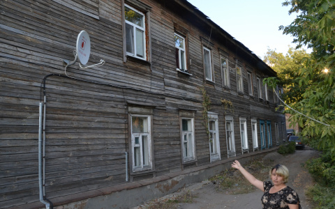 Мать-одиночка боится, что на нее рухнет столетний дом на Старо-Черкасской