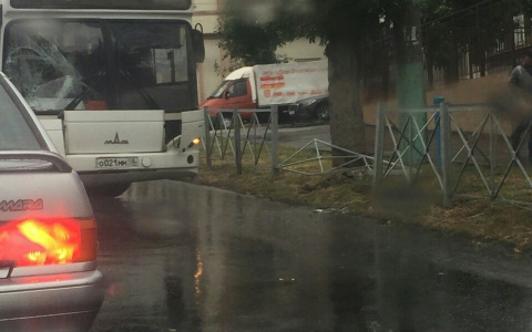 Читатель прислал фото с места ДТП с участием двух автобусов