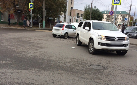 Читатель прислал фото аварии на улице Плеханова