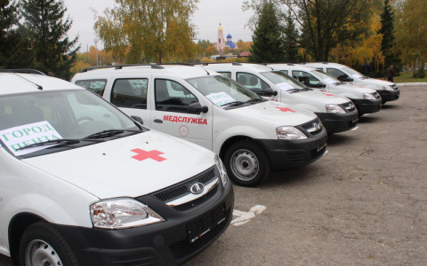 Отвезут и привезут: в пензенских больницах появились новые автомобили