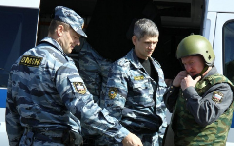 Пензенцы эвакуировались из троллейбуса, из-за брошенной женской сумки