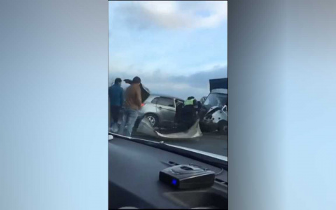 В сети появилось видео жесткой аварии в Бессоновском районе