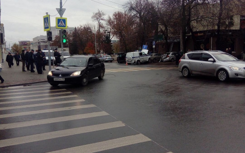 В центре Пензы произошла авария с пятью машинами, есть пострадавшие