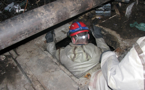 В теплотрассе на Западной поляне обнаружено тело мужчины