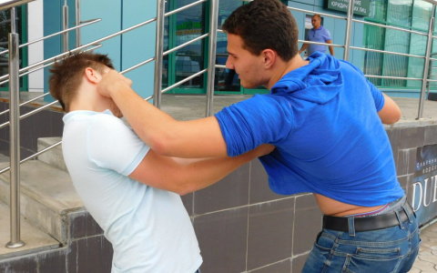 Кузнечанин, избивавший людей, принял «заказ» на поджог