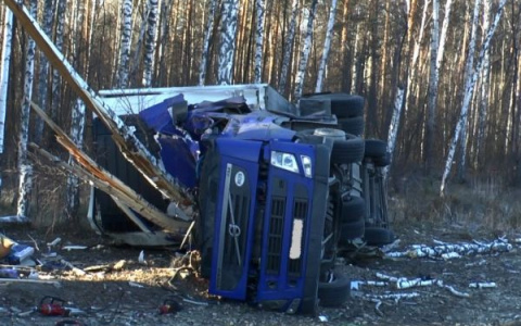 На трассе М5 в пределах Пензы фура вылетела с дороги, погиб водитель