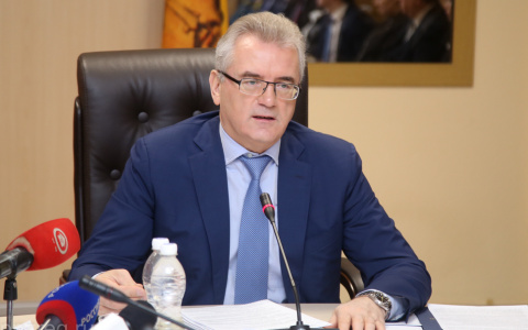 На новогодние подарки детям из малообеспеченных семей в Пензенской области впервые выделят более 2 миллионов