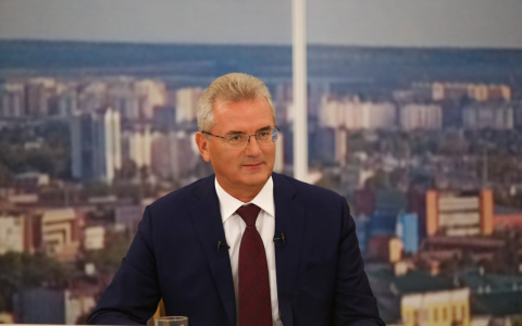 На прямую линию с губернатором, которая пройдет в среду, принимают вопросы