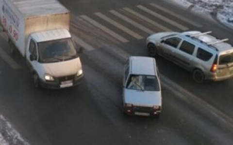 Водитель «Оки» сбил двух молодых пешеходов в Пензе