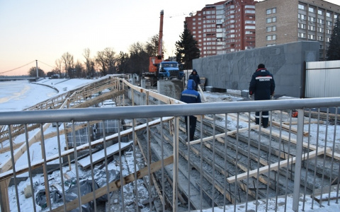 В Пензе мэр проверил, как ремонтируют набережную Суры