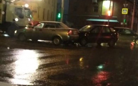 В центре Пензы произошла тройная авария