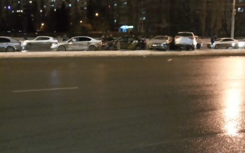 Столкнулись шесть машин на улице 8 Марта