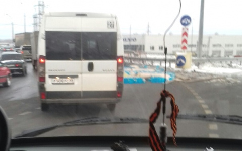 В Пензе из фуры вывалились бутылки с незамерзайкой