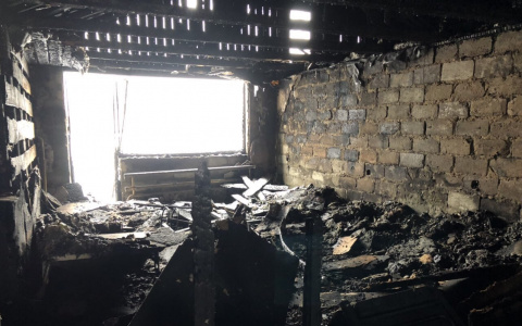 В сгоревшем доме в Терновке пожарные нашли тело мужчины