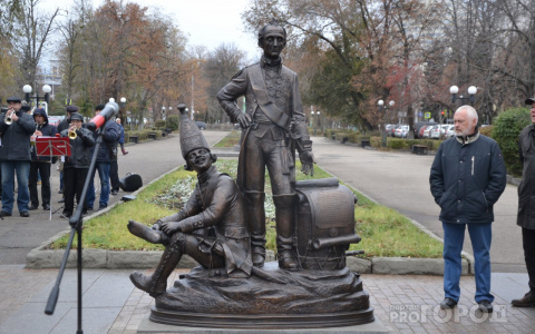 Арт-объект "Пензяк толстопятый" засверкает к Новому году от подсветки