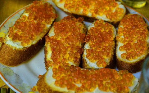 В Пензе обнаружили торговые точки с опасной красной икрой