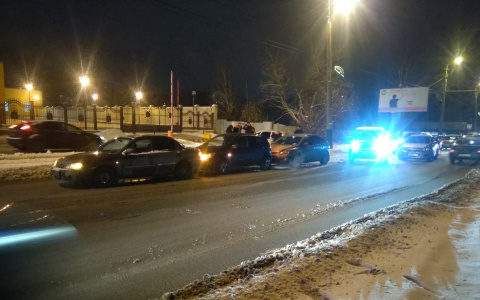 Пробка образовалась на улице Пушкина в Пензе в результате столкновения пяти машин
