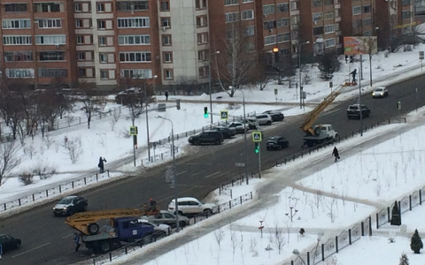 На днях новогодними огнями засверкают Суворова, Коммунистическая и Антонова