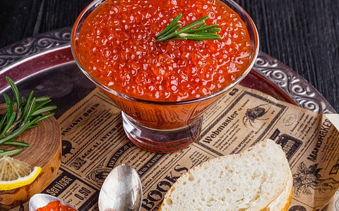 Красная икра к Новому году: цены в Пензе и как отличить подделку