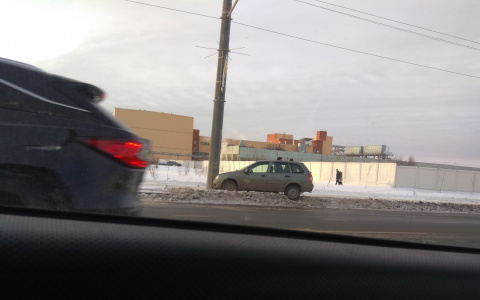 В Пензе после аварии на улице Окружной врачи госпитализировали человека