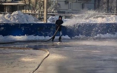 В Пензе залили два новых катка