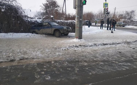На улице Терновского в столкновении двух авто пострадал пешеход