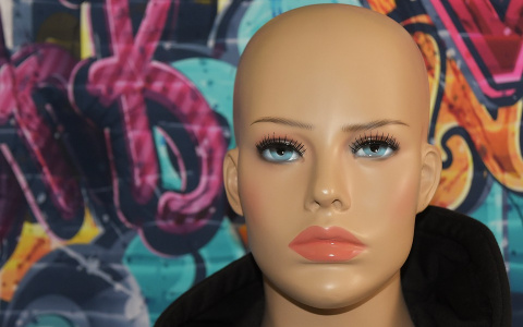 Молодая пензячка решила нарастить волосы, а потеряла и деньги, и новую шевелюру