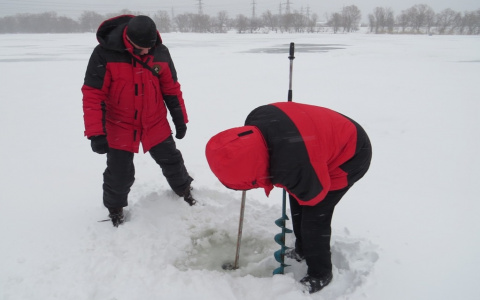 Пензенские специалисты узнали толщину льда на Суре