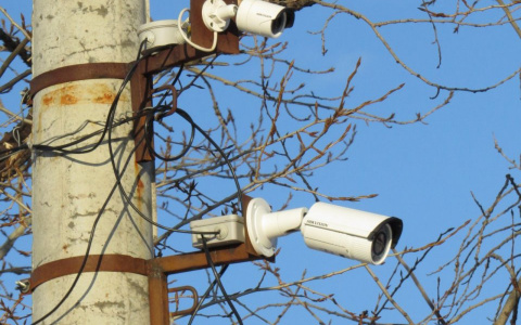 В Заречном сломали антивандальный ящик дорожной камеры