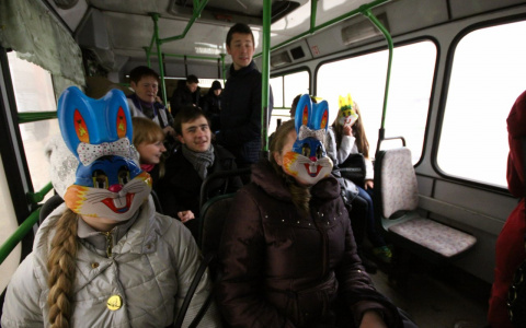 Кондукторам запретят высаживать из автобусов и троллейбусов детей-безбилетников