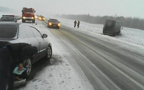 В Кузнецком районе в массовом ДТП с фурой пострадала молодая девушка