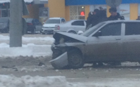 В Пензе после ДТП на Карпинского разворотило отечественный ВАЗ