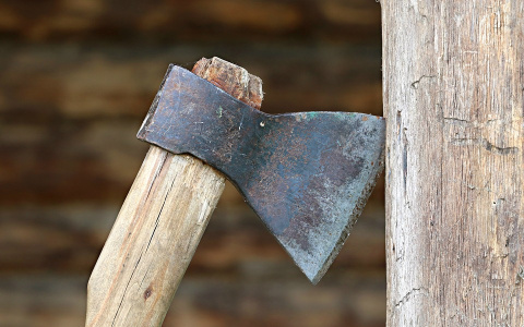 Пензенец размахивал топором на корпоративе