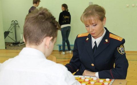 В Пензе сотрудники Следкома организовали соревнования по шашкам для детей
