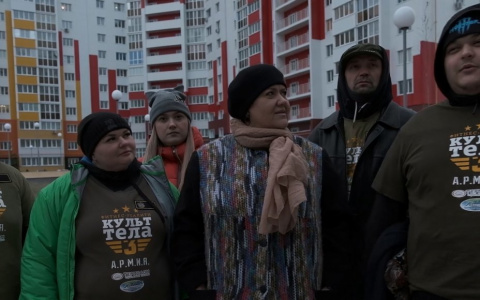 Участники телепроекта «Культ тела – 3» посетили ЖК «Лазурный» в Спутнике