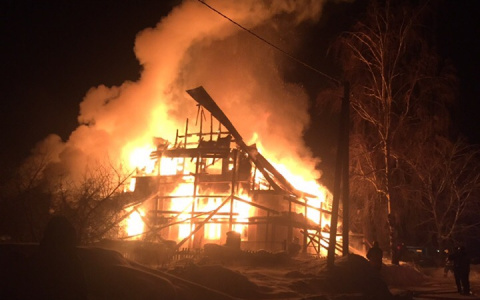 Страшный пожар в Бессоновке: фото и подробности