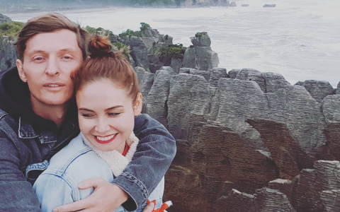 Воля показал трогательное фото с женой в честь Дня святого Валентина