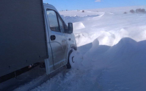 Пензенец застрял в снежном плену в Саратовской области